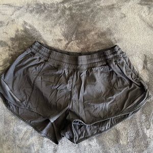 Lululemon hotty hot running short 2.5” inseam